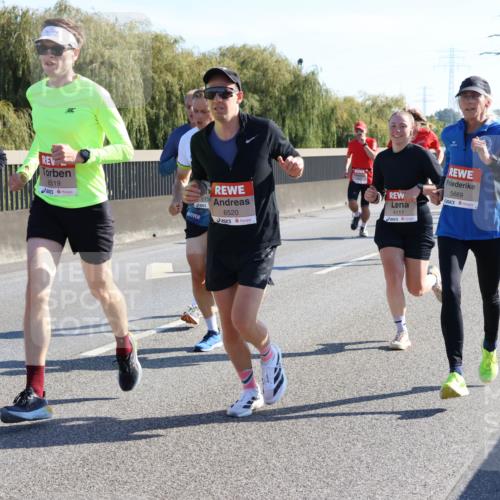 03.10.2025 - Köhlbrandbrückenlauf Strokosch-Dieckow http://msf.ph/oto/9104579 03.10.2025 12:13:03 Position 3 6518, 6519, 6520, 4111, 5669 meine-sportfotos.de
