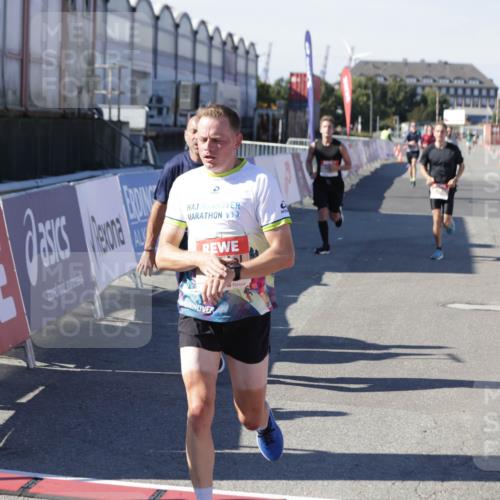 03.10.2025 - Köhlbrandbrückenlauf Jannik Wohlers http://msf.ph/oto/9104583 03.10.2025 12:58:18 Ziel 4083, 4099, 4234, 4248, 4394, 6152, 6717, 6718, 6732 meine-sportfotos.de
