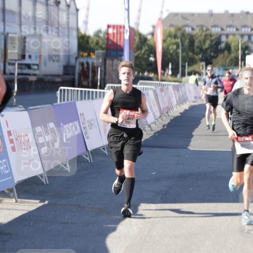 03.10.2025 - Köhlbrandbrückenlauf Jannik Wohlers http://msf.ph/oto/9104591 03.10.2025 12:58:19 Ziel 4083, 4099, 4248, 4394, 6152, 6717, 6718, 6732, 6741 meine-sportfotos.de