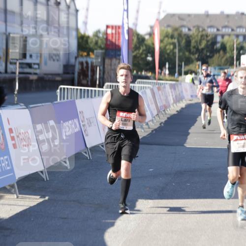 03.10.2025 - Köhlbrandbrückenlauf Jannik Wohlers http://msf.ph/oto/9104599 03.10.2025 12:58:19 Ziel 4083, 4099, 4248, 4394, 6152, 6717, 6718, 6732, 6741 meine-sportfotos.de