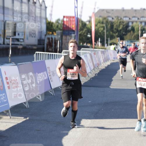 03.10.2025 - Köhlbrandbrückenlauf Jannik Wohlers http://msf.ph/oto/9104613 03.10.2025 12:58:19 Ziel 4083, 4099, 4248, 4394, 6152, 6717, 6718, 6732, 6741 meine-sportfotos.de
