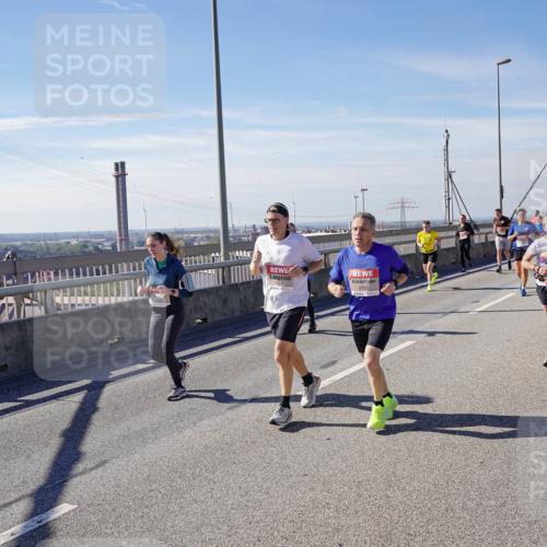 03.10.2025 - Köhlbrandbrückenlauf Michael Burmester http://msf.ph/oto/9104618 03.10.2025 12:48:44 Position 2 4353 meine-sportfotos.de
