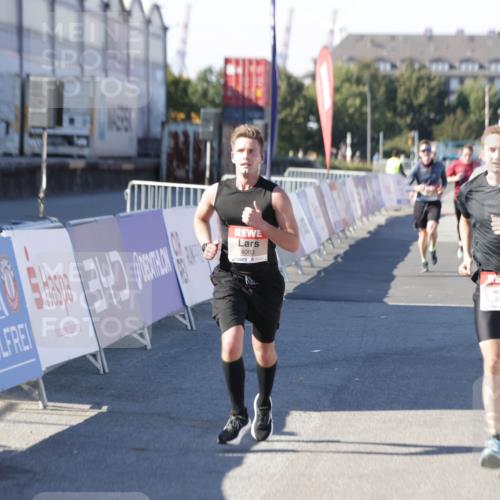 03.10.2025 - Köhlbrandbrückenlauf Jannik Wohlers http://msf.ph/oto/9104628 03.10.2025 12:58:19 Ziel 4083, 4099, 4248, 4394, 6152, 6717, 6718, 6732, 6741 meine-sportfotos.de