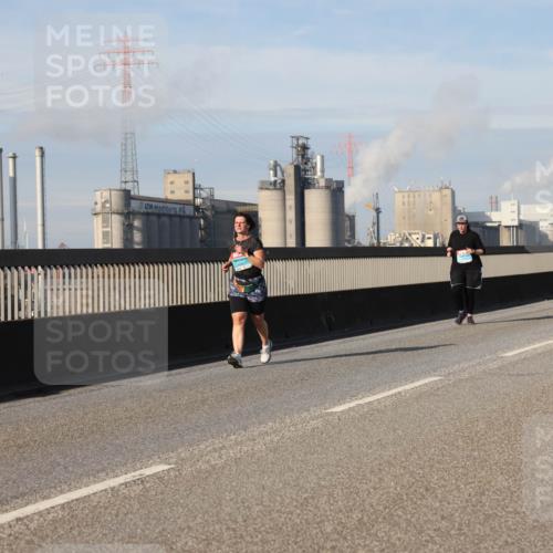 03.10.2025 - Köhlbrandbrückenlauf Lena Gebhardt http://msf.ph/oto/9104639 03.10.2025 10:12:39 Position 2  meine-sportfotos.de
