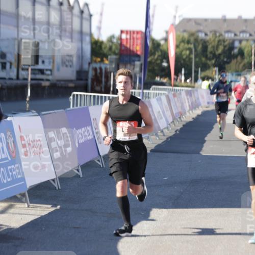 03.10.2025 - Köhlbrandbrückenlauf Jannik Wohlers http://msf.ph/oto/9104650 03.10.2025 12:58:19 Ziel 4083, 4099, 4248, 4394, 6152, 6717, 6718, 6732, 6741 meine-sportfotos.de