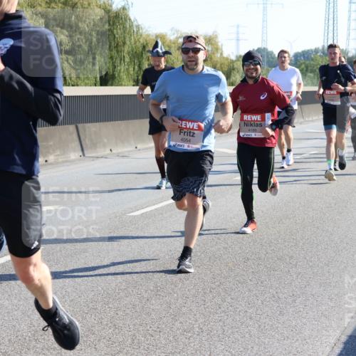 03.10.2025 - Köhlbrandbrückenlauf Strokosch-Dieckow http://msf.ph/oto/9104656 03.10.2025 12:13:14 Position 3 4598, 4054, 4186 meine-sportfotos.de
