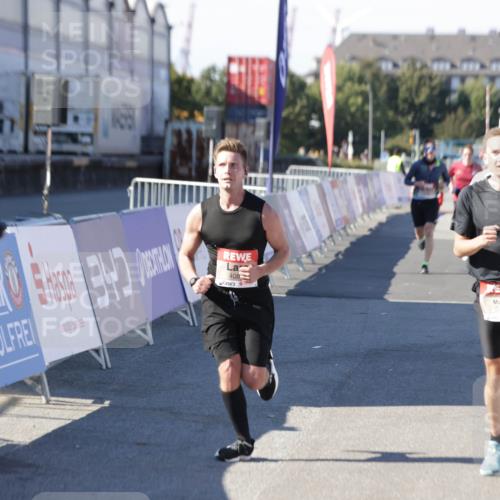 03.10.2025 - Köhlbrandbrückenlauf Jannik Wohlers http://msf.ph/oto/9104658 03.10.2025 12:58:19 Ziel 4083, 4099, 4248, 4394, 6152, 6717, 6718, 6732, 6741 meine-sportfotos.de