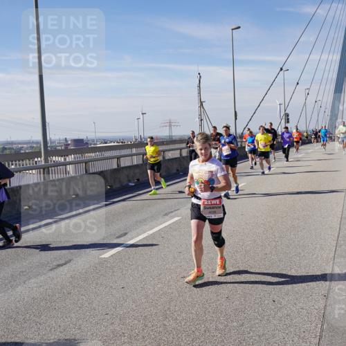 03.10.2025 - Köhlbrandbrückenlauf Michael Burmester http://msf.ph/oto/9104665 03.10.2025 12:48:45 Position 2 4036 meine-sportfotos.de