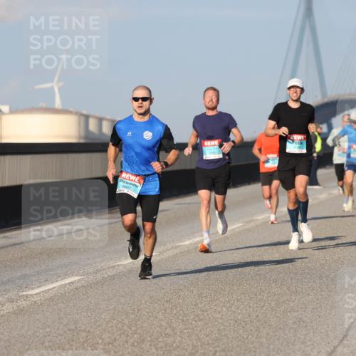 03.10.2025 - Köhlbrandbrückenlauf Lena Gebhardt http://msf.ph/oto/9104677 03.10.2025 09:38:45 Position 2 2937 meine-sportfotos.de
