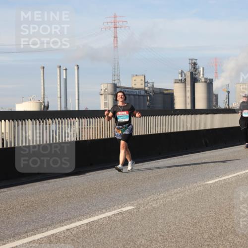 03.10.2025 - Köhlbrandbrückenlauf Lena Gebhardt http://msf.ph/oto/9104700 03.10.2025 10:12:40 Position 2 2936 meine-sportfotos.de