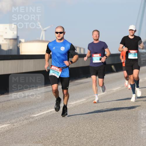03.10.2025 - Köhlbrandbrückenlauf Lena Gebhardt http://msf.ph/oto/9104705 03.10.2025 09:38:46 Position 2 2937 meine-sportfotos.de