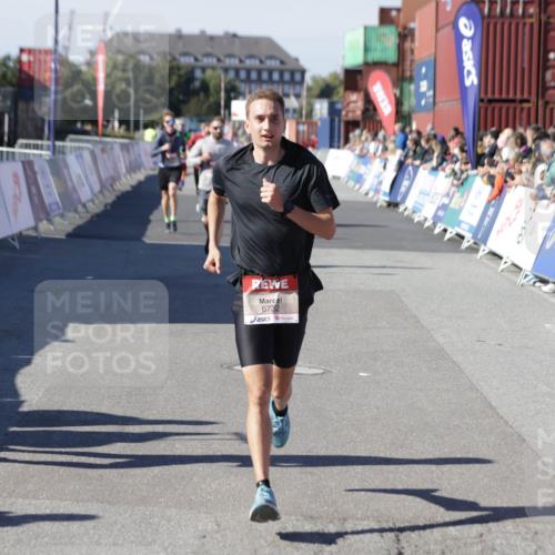 03.10.2025 - Köhlbrandbrückenlauf Jannik Wohlers http://msf.ph/oto/9104736 03.10.2025 12:58:20 Ziel 4083, 4099, 4248, 4394, 6152, 6717, 6718, 6732, 6741 meine-sportfotos.de
