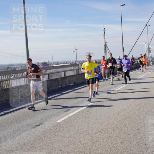 03.10.2025 - Köhlbrandbrückenlauf Michael Burmester http://msf.ph/oto/9104737 03.10.2025 12:48:49 Position 2  meine-sportfotos.de