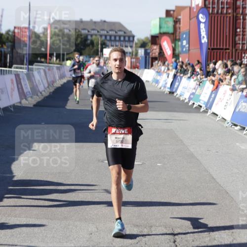 03.10.2025 - Köhlbrandbrückenlauf Jannik Wohlers http://msf.ph/oto/9104745 03.10.2025 12:58:21 Ziel 4083, 4099, 4394, 5775, 6152, 6717, 6732, 6741 meine-sportfotos.de