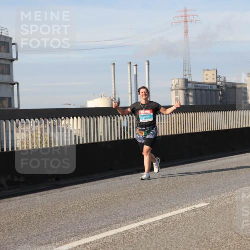 03.10.2025 - Köhlbrandbrückenlauf Lena Gebhardt http://msf.ph/oto/9104758 03.10.2025 10:12:41 Position 2 2936 meine-sportfotos.de