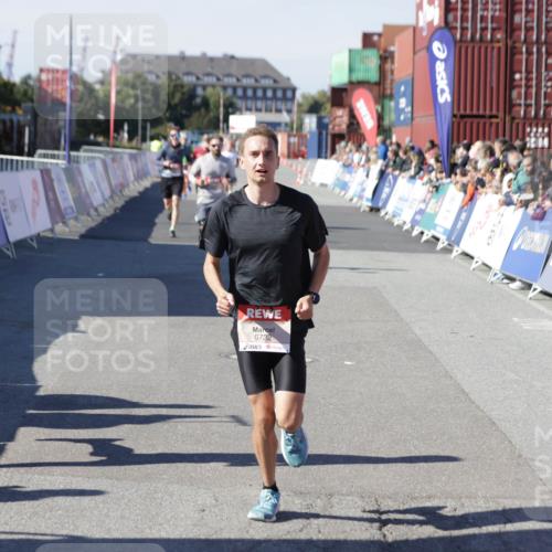03.10.2025 - Köhlbrandbrückenlauf Jannik Wohlers http://msf.ph/oto/9104766 03.10.2025 12:58:21 Ziel 4083, 4099, 4394, 5775, 6152, 6717, 6732, 6741 meine-sportfotos.de