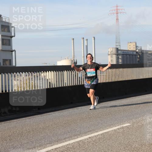 03.10.2025 - Köhlbrandbrückenlauf Lena Gebhardt http://msf.ph/oto/9104770 03.10.2025 10:12:41 Position 2  meine-sportfotos.de