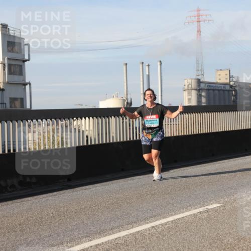 03.10.2025 - Köhlbrandbrückenlauf Lena Gebhardt http://msf.ph/oto/9104778 03.10.2025 10:12:41 Position 2 29364 meine-sportfotos.de