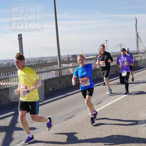 03.10.2025 - Köhlbrandbrückenlauf Michael Burmester http://msf.ph/oto/9104784 03.10.2025 12:48:51 Position 2 4685 meine-sportfotos.de