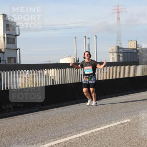 03.10.2025 - Köhlbrandbrückenlauf Lena Gebhardt http://msf.ph/oto/9104788 03.10.2025 10:12:41 Position 2 2936 meine-sportfotos.de