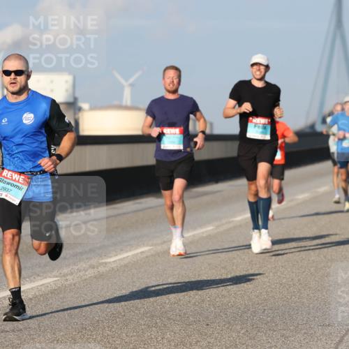 03.10.2025 - Köhlbrandbrückenlauf Lena Gebhardt http://msf.ph/oto/9104795 03.10.2025 09:38:48 Position 2 2937 meine-sportfotos.de