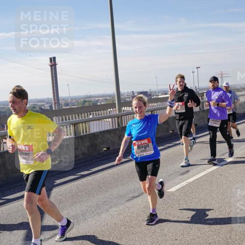 03.10.2025 - Köhlbrandbrückenlauf Michael Burmester http://msf.ph/oto/9104803 03.10.2025 12:48:51 Position 2 042, 4685, 4424 meine-sportfotos.de