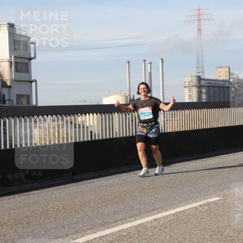 03.10.2025 - Köhlbrandbrückenlauf Lena Gebhardt http://msf.ph/oto/9104804 03.10.2025 10:12:41 Position 2 2938 meine-sportfotos.de