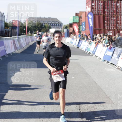 03.10.2025 - Köhlbrandbrückenlauf Jannik Wohlers http://msf.ph/oto/9104805 03.10.2025 12:58:21 Ziel 4083, 4099, 4394, 5775, 6152, 6717, 6732, 6741 meine-sportfotos.de