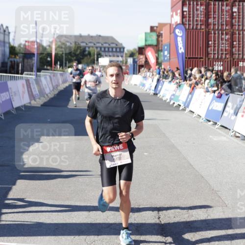 03.10.2025 - Köhlbrandbrückenlauf Jannik Wohlers http://msf.ph/oto/9104812 03.10.2025 12:58:21 Ziel 4083, 4099, 4394, 5775, 6152, 6717, 6732, 6741 meine-sportfotos.de