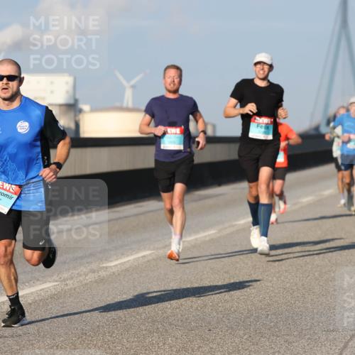 03.10.2025 - Köhlbrandbrückenlauf Lena Gebhardt http://msf.ph/oto/9104813 03.10.2025 09:38:48 Position 2 2937 meine-sportfotos.de