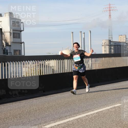 03.10.2025 - Köhlbrandbrückenlauf Lena Gebhardt http://msf.ph/oto/9104831 03.10.2025 10:12:42 Position 2 1001, 2936 meine-sportfotos.de