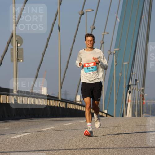 03.10.2025 - Köhlbrandbrückenlauf Strokosch-Dieckow http://msf.ph/oto/9104835 03.10.2025 09:31:23 Position 2 3209 meine-sportfotos.de