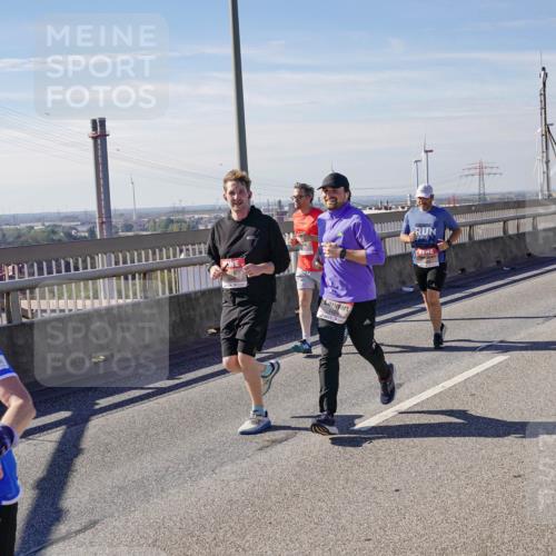 03.10.2025 - Köhlbrandbrückenlauf Michael Burmester http://msf.ph/oto/9104838 03.10.2025 12:48:52 Position 2 4685 meine-sportfotos.de