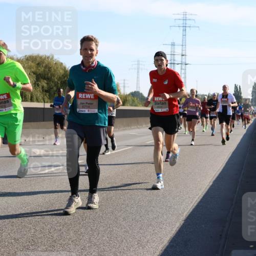 03.10.2025 - Köhlbrandbrückenlauf Strokosch-Dieckow http://msf.ph/oto/9104840 03.10.2025 12:13:47 Position 3 4270, 6714, 6654 meine-sportfotos.de
