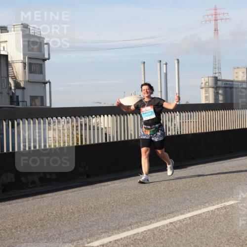 03.10.2025 - Köhlbrandbrückenlauf Lena Gebhardt http://msf.ph/oto/9104843 03.10.2025 10:12:42 Position 2 1008, 2936 meine-sportfotos.de