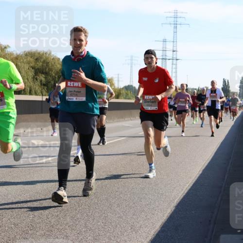 03.10.2025 - Köhlbrandbrückenlauf Strokosch-Dieckow http://msf.ph/oto/9104844 03.10.2025 12:13:47 Position 3 4270, 6714, 6654 meine-sportfotos.de