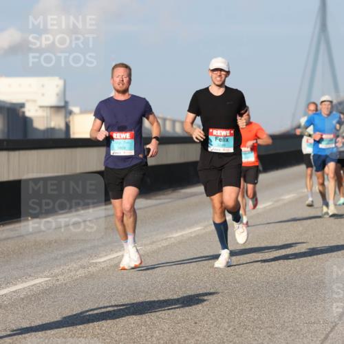 03.10.2025 - Köhlbrandbrückenlauf Lena Gebhardt http://msf.ph/oto/9104849 03.10.2025 09:38:48 Position 2 3809, 3299 meine-sportfotos.de