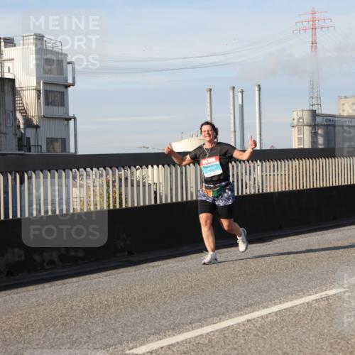 03.10.2025 - Köhlbrandbrückenlauf Lena Gebhardt http://msf.ph/oto/9104853 03.10.2025 10:12:42 Position 2 2936 meine-sportfotos.de