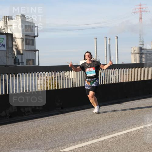 03.10.2025 - Köhlbrandbrückenlauf Lena Gebhardt http://msf.ph/oto/9104902 03.10.2025 10:12:42 Position 2 2936 meine-sportfotos.de