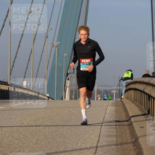 03.10.2025 - Köhlbrandbrückenlauf Strokosch-Dieckow http://msf.ph/oto/9104903 03.10.2025 09:31:33 Position 2 31 meine-sportfotos.de