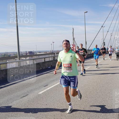 03.10.2025 - Köhlbrandbrückenlauf Michael Burmester http://msf.ph/oto/9104904 03.10.2025 12:48:53 Position 2 6588 meine-sportfotos.de