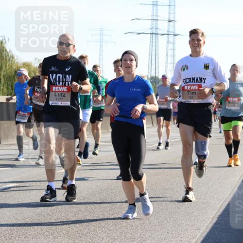 03.10.2025 - Köhlbrandbrückenlauf Strokosch-Dieckow http://msf.ph/oto/9104909 03.10.2025 12:13:59 Position 3 4137, 4177, 4251 meine-sportfotos.de