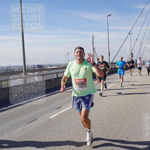 03.10.2025 - Köhlbrandbrückenlauf Michael Burmester http://msf.ph/oto/9104914 03.10.2025 12:48:54 Position 2 6588 meine-sportfotos.de