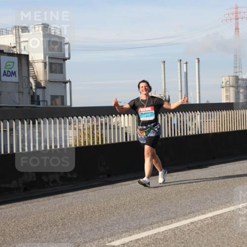 03.10.2025 - Köhlbrandbrückenlauf Lena Gebhardt http://msf.ph/oto/9104925 03.10.2025 10:12:42 Position 2  meine-sportfotos.de
