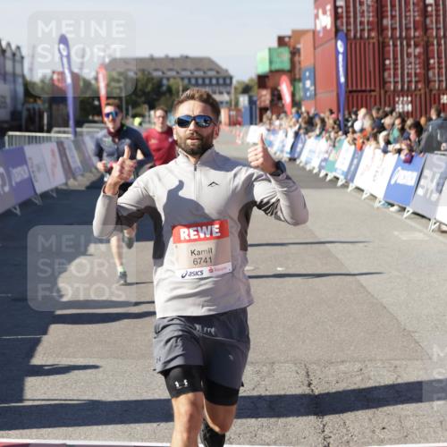 03.10.2025 - Köhlbrandbrückenlauf Jannik Wohlers http://msf.ph/oto/9104950 03.10.2025 12:58:26 Ziel 4083, 4099, 5706, 5775, 6152, 6617, 6717, 6732, 6741 meine-sportfotos.de