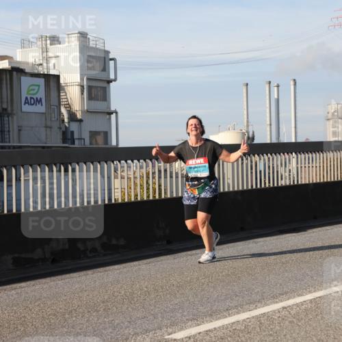 03.10.2025 - Köhlbrandbrückenlauf Lena Gebhardt http://msf.ph/oto/9104975 03.10.2025 10:12:42 Position 2  meine-sportfotos.de