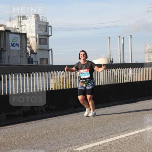 03.10.2025 - Köhlbrandbrückenlauf Lena Gebhardt http://msf.ph/oto/9104985 03.10.2025 10:12:42 Position 2 1936 meine-sportfotos.de