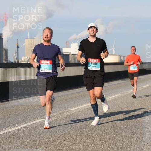 03.10.2025 - Köhlbrandbrückenlauf Lena Gebhardt http://msf.ph/oto/9104991 03.10.2025 09:38:51 Position 2 3809, 3299 meine-sportfotos.de