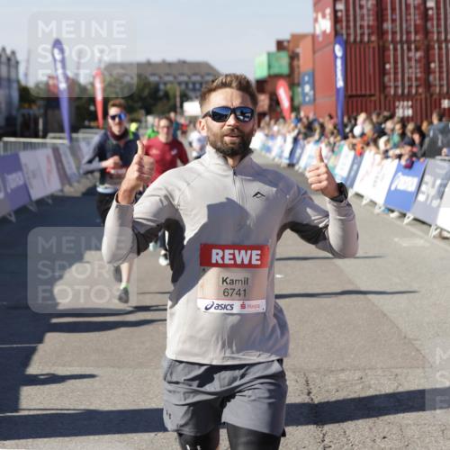 03.10.2025 - Köhlbrandbrückenlauf Jannik Wohlers http://msf.ph/oto/9104999 03.10.2025 12:58:26 Ziel 4083, 4099, 5706, 5775, 6152, 6617, 6717, 6732, 6741 meine-sportfotos.de