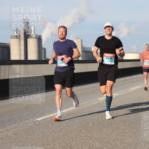 03.10.2025 - Köhlbrandbrückenlauf Lena Gebhardt http://msf.ph/oto/9105003 03.10.2025 09:38:51 Position 2 380, 3299 meine-sportfotos.de